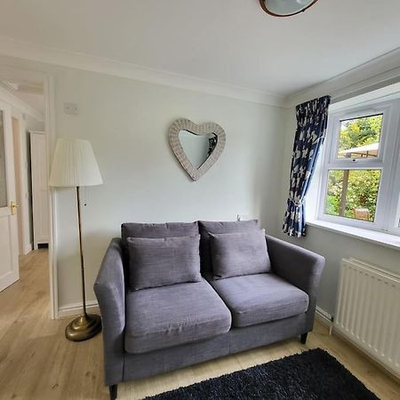 Cheerful, Cosy, One Bedroom Home With Patio And Parking Newbury  Kültér fotó