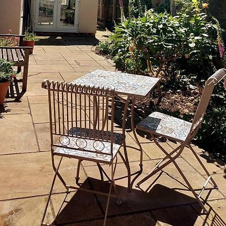 Cheerful, Cosy, One Bedroom Home With Patio And Parking Newbury  Kültér fotó