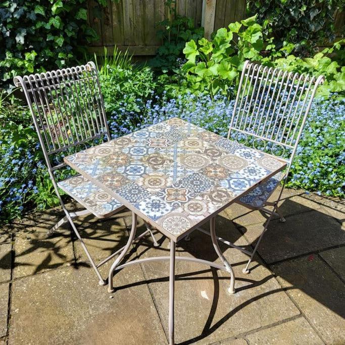 Cheerful, Cosy, One Bedroom Home With Patio And Parking Newbury  Kültér fotó